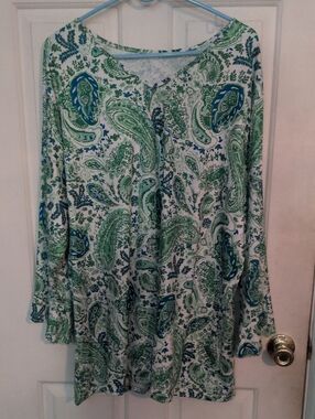Women’s Green Paisley Long-Sleeve Blouse
